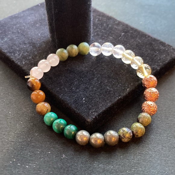 Earth Tone Colors in this Beaded Anklet. - Picture 6 of 10